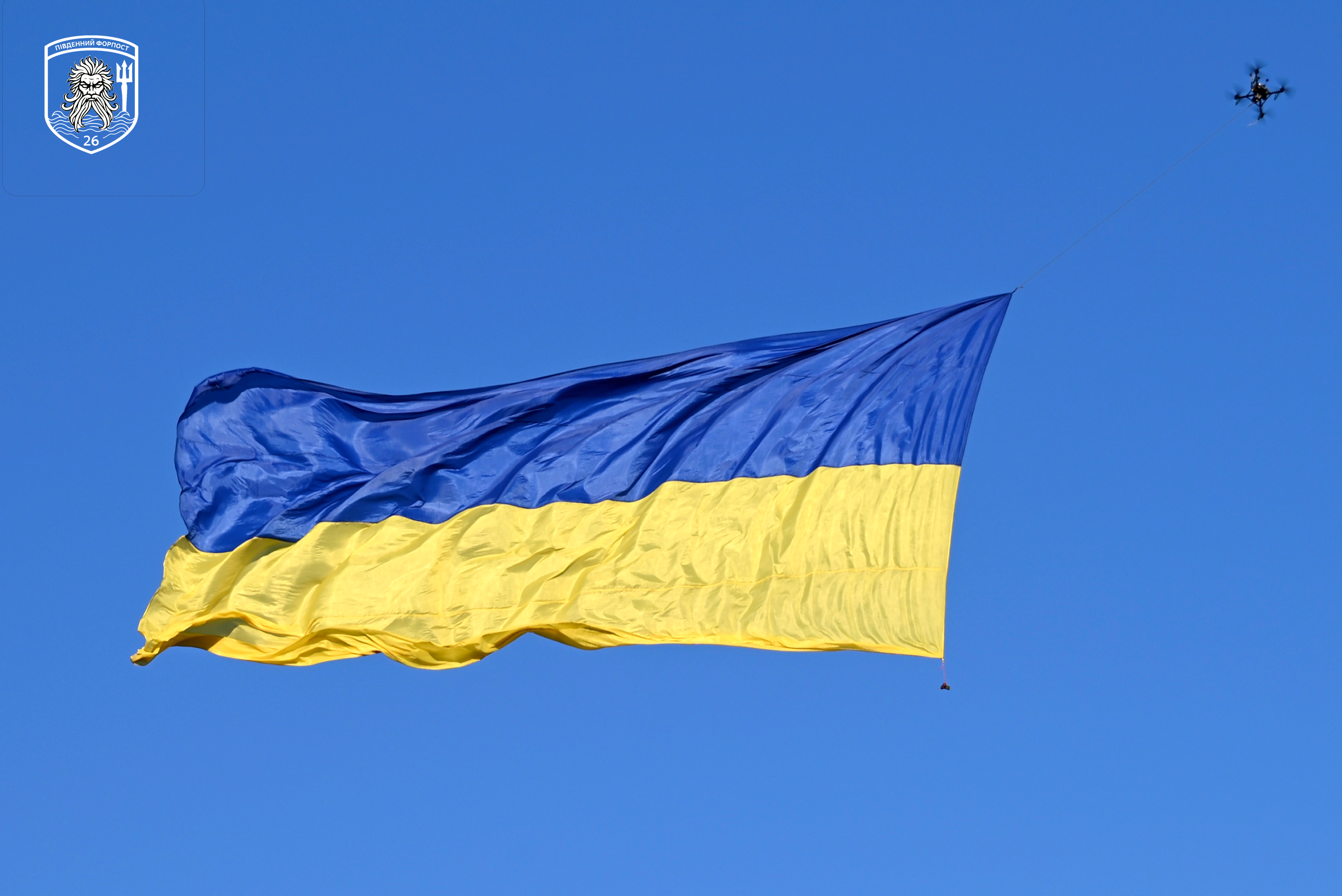 Величезний прапор України підняли безпілотником над Одещиною