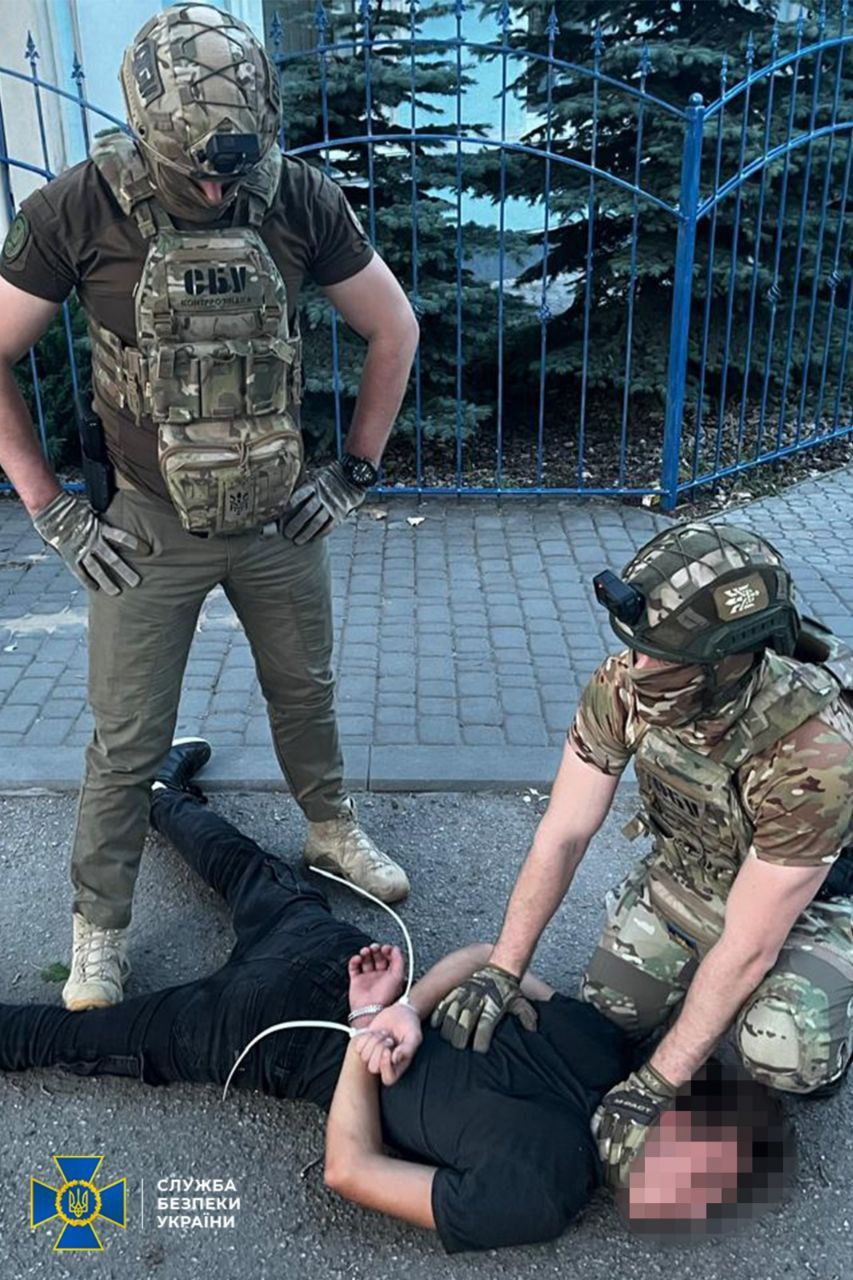 Теракт під миколаївським ТЦК — СБУ затримали агентів ФСБ - фото 1